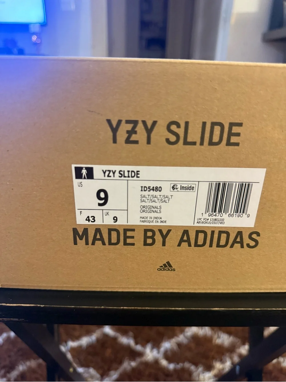 Used Men’s Yeezy Slide salt size 9